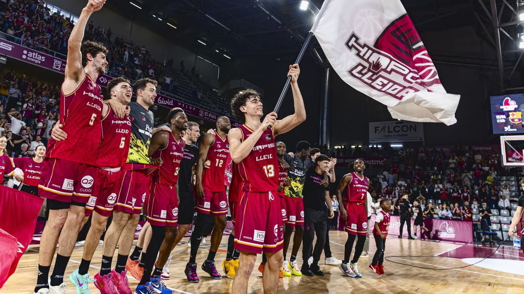 Adrià Rodríguez ondea la bandera del Hiopos Lleida.