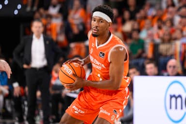 Kameron Taylor dirige el ataque de Valencia Basket