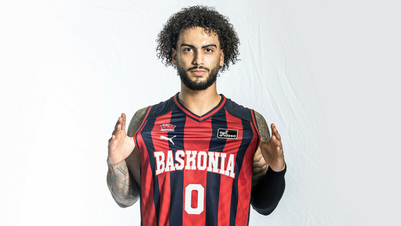 Markus Howard seguirá poniendo en pie a todo Baskonia hasta 2026