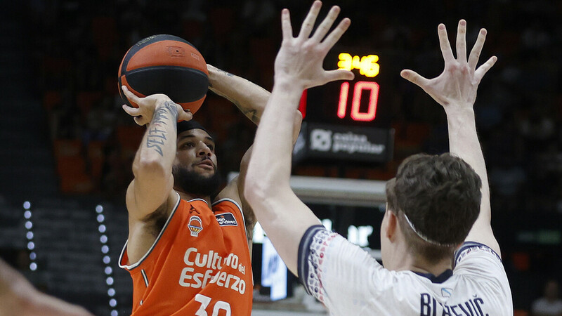 El Valencia Basket sufre pero gana frente al Monbus Obradoiro (85-79)