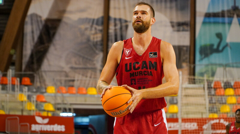 UCAM Murcia impone su categoría y gana el derbi en Cartagena (64-97)