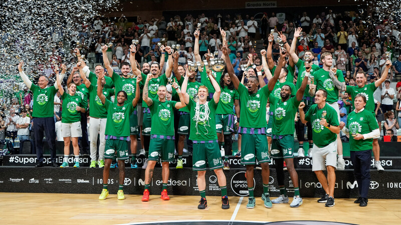 Un colosal Unicaja se viste de campeón de Supercopa Endesa