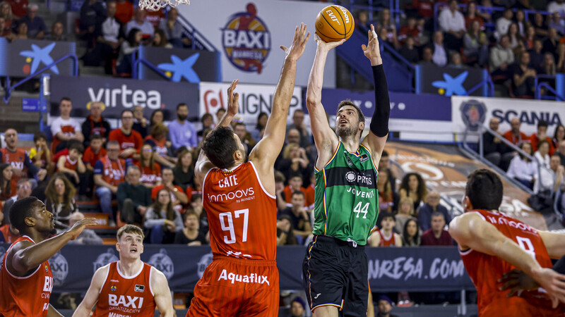 ¡Tomic entra en el podio histórico reboteador en era acb!