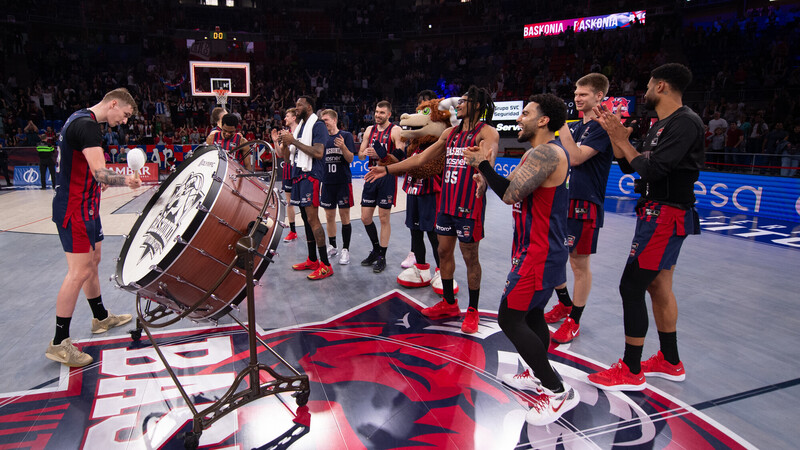 Un tridente letal lanza al Baskonia a por el Playoff (90-84)