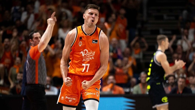 Diez minutos de ensueño adelantan a Valencia Basket en la serie (98-74)