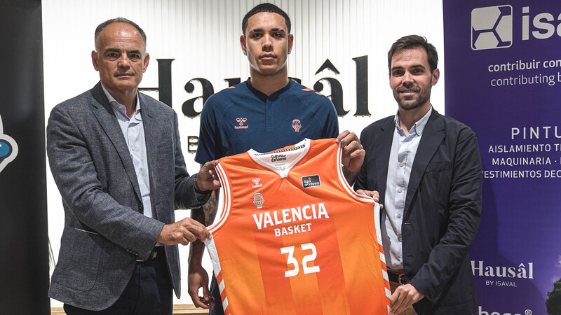 Isaac Nogués, presentado como nuevo jugador taronja en Isaval