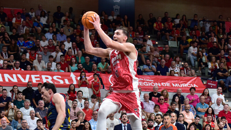 Will Falk, “murciano-sueco” hasta 2028