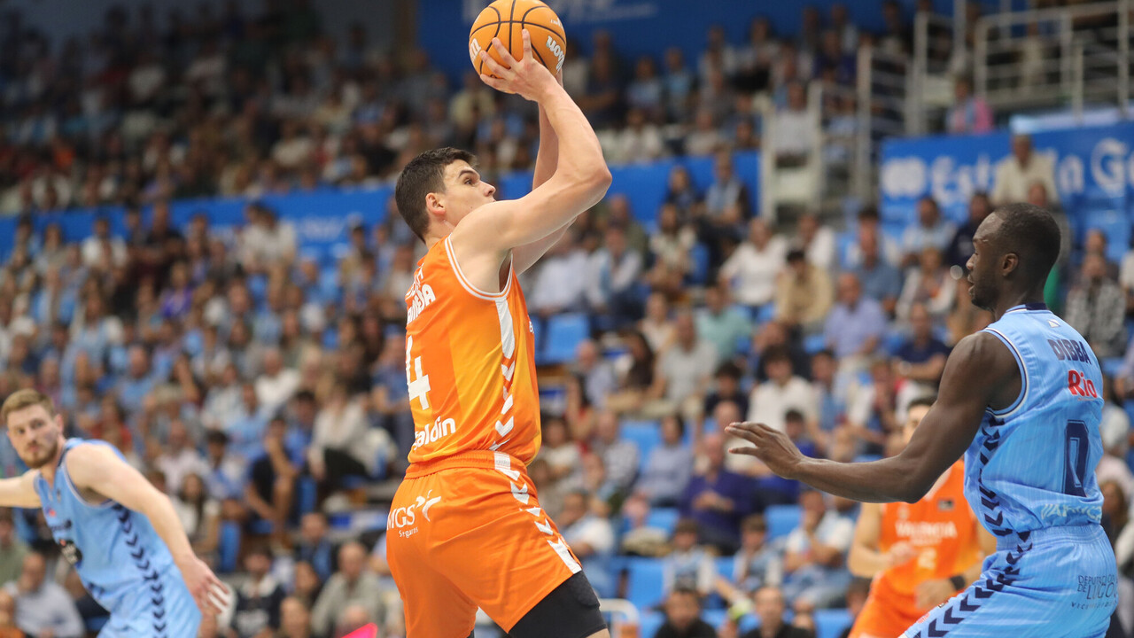 Jaime Pradilla lidera en Lugo a un sólido Valencia Basket