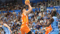 Jaime Pradilla lidera en Lugo a un sólido Valencia Basket