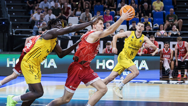 J5: el BAXI Manresa manda al descanso en la pista del líder