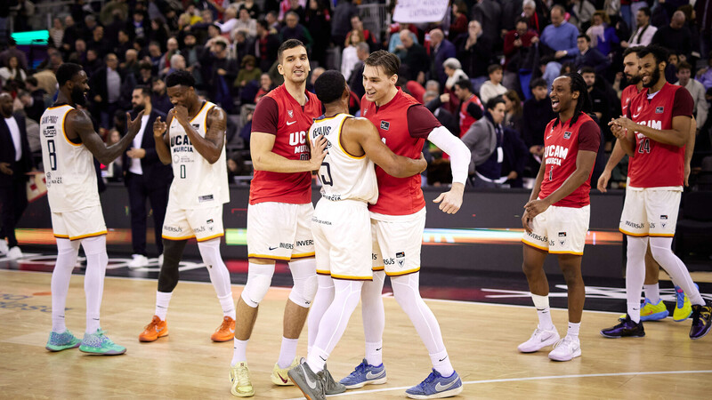 El UCAM Murcia sufre para prolongar en Granada su buena racha (79-86)