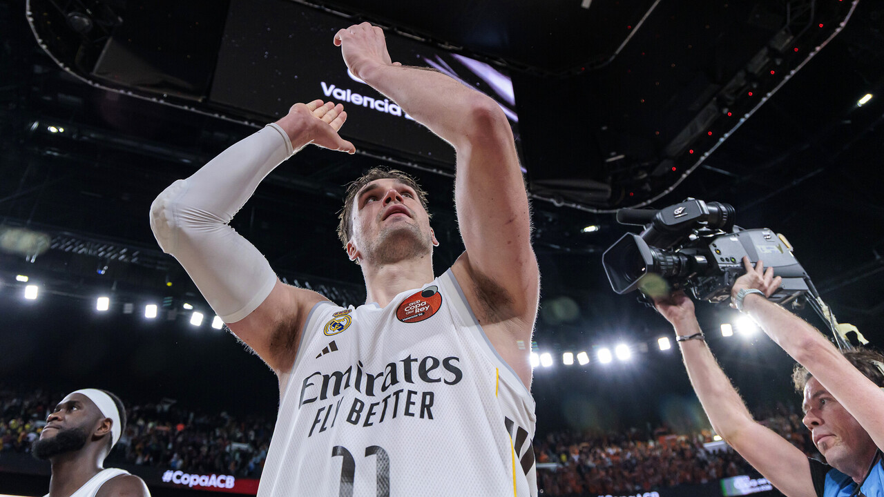 Super Mario toma la capa de h&eacute;roe en el Roig Arena