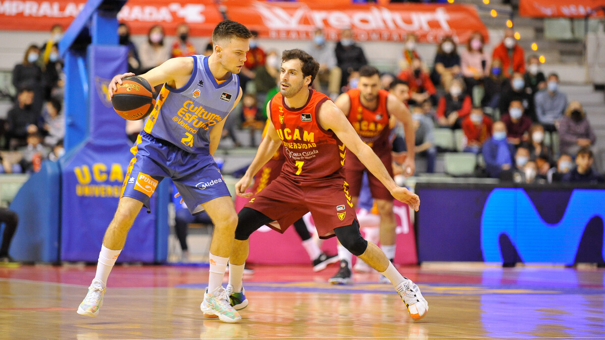 El Valencia Basket se lleva un thriller en Murcia (71-72)