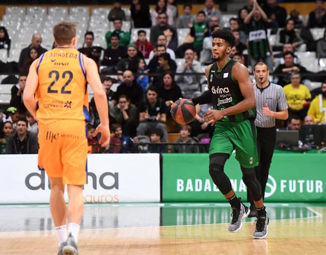 Dawson, de 6 a 8 meses de baja