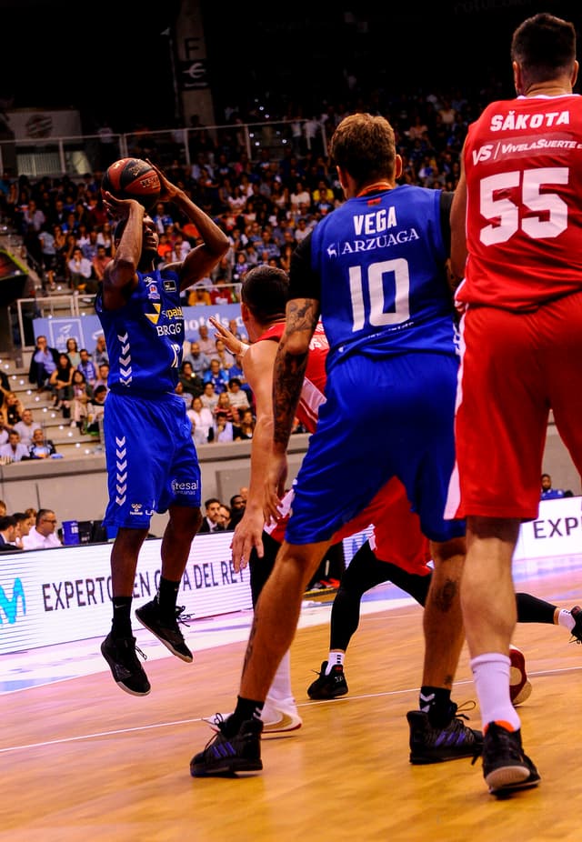 San Pablo Burgos: récord triplista