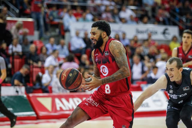 DJ Seeley, Jugador de la Jornada 5