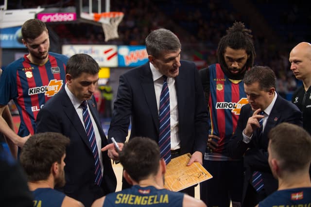 Velimir Perasovic cumple 300