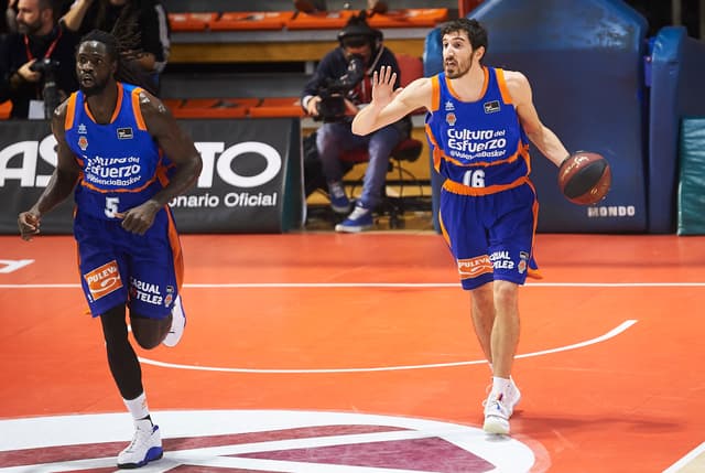 Vives sufre una distensión en sóleo