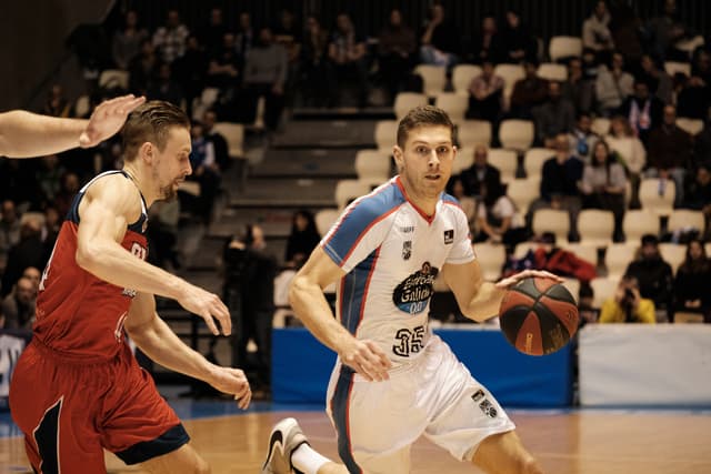 Czerapowicz renueva por una campaña