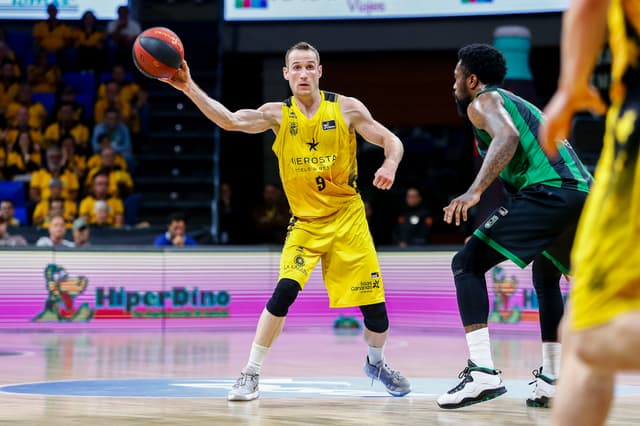 Un 25-16 de locura para Huertas