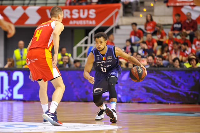 Cr. MoraBanc-UCAM (72-87)