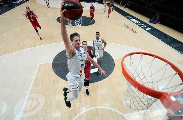 Cró. Casademont 93 - MoraBanc 113