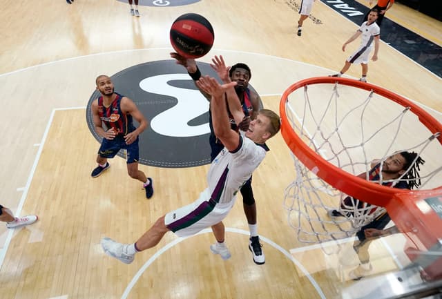 Crónica: KIROLBET-Unicaja (87-86)