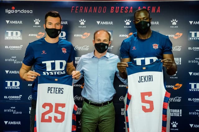 Presentados Jekiri y Peters