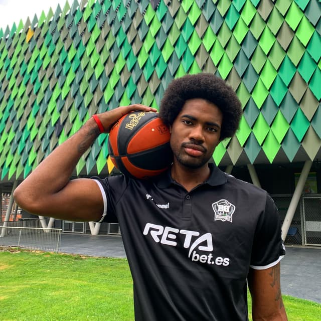 A. Jones: "Siempre quiero ganar"