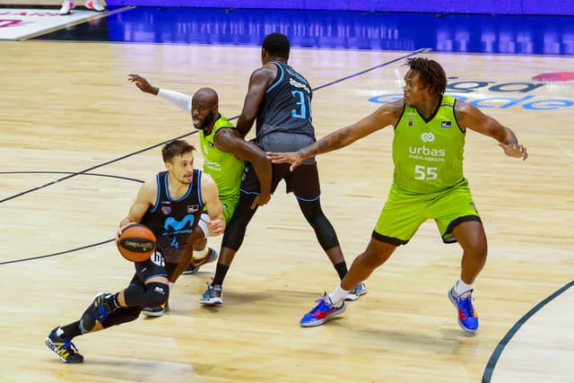 Urbas Fuenla.-Movistar Estu.(81-82)