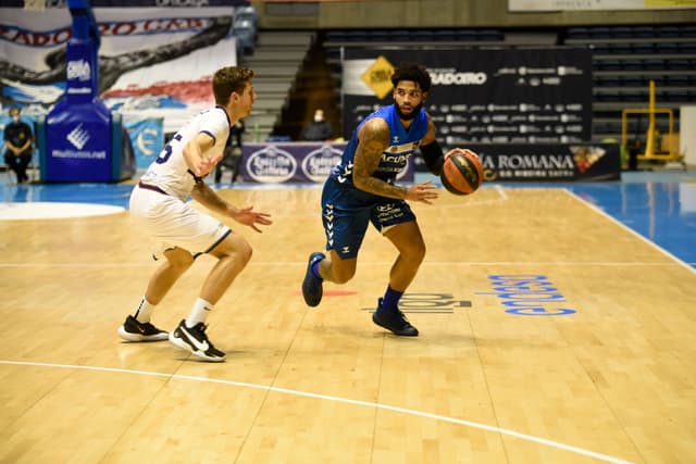 Francis se va y Carlson se queda