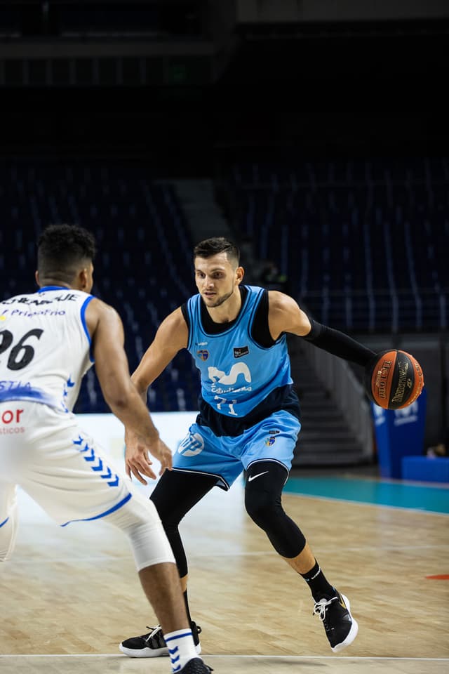 Movistar Estu 80 - Acunsa GBC 61