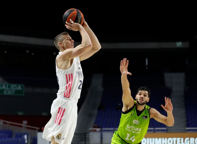 R.Madrid-Urbas Fuenla (79-68)