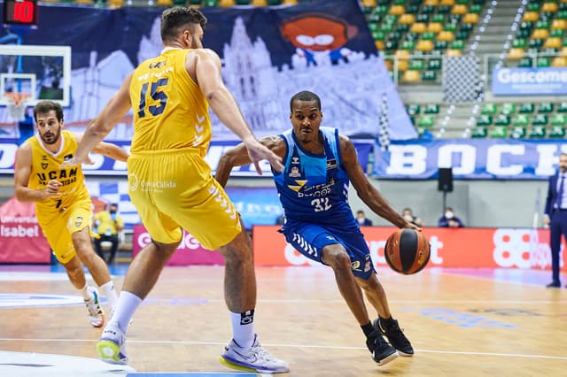 Alex Renfroe, Jugador de la J7