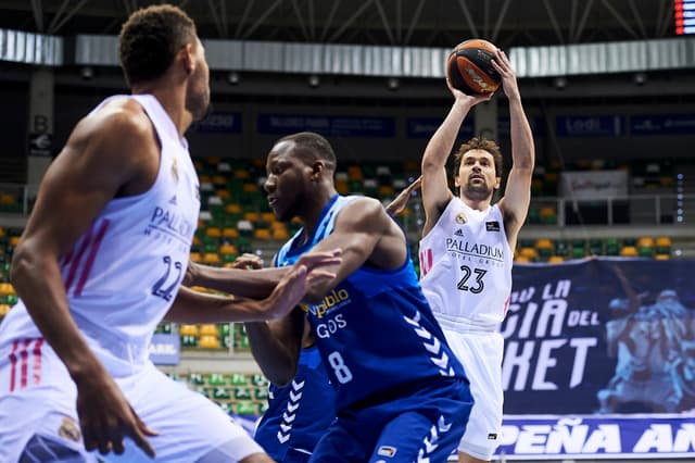 Hereda SPB 60 - Real Madrid 74