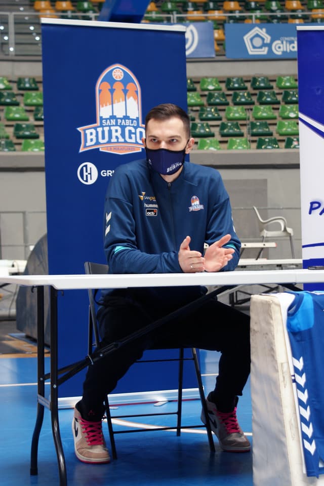 "Centrado en ayudar con mi juego"