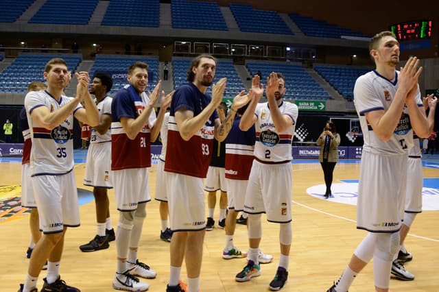 Monbus Obra-Casademont (102-91)