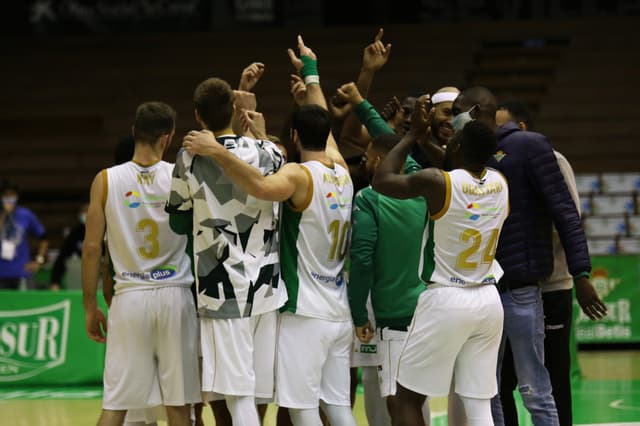 Crónica Coosur-Urbas (86-79)