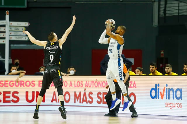 Cook, sexto jugador más veterano