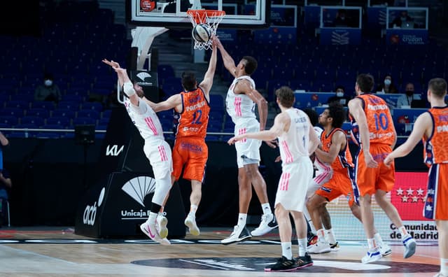 Tavares, líder histórico en tapones