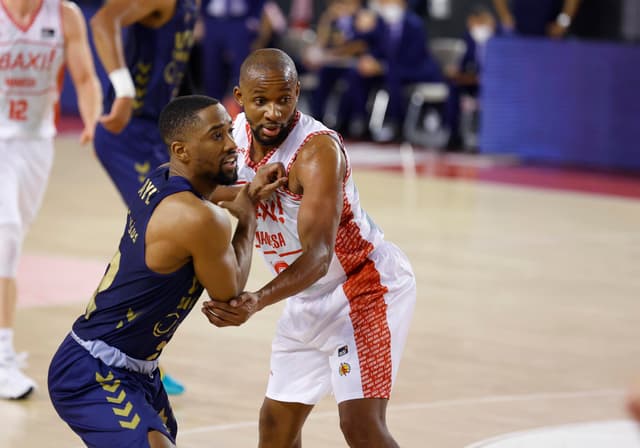 Isaiah Taylor, un mes de baja