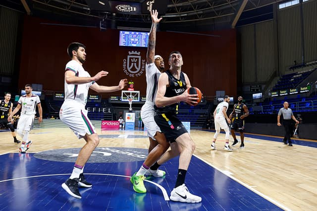 Lenovo Tenerife-Unicaja (79-61)