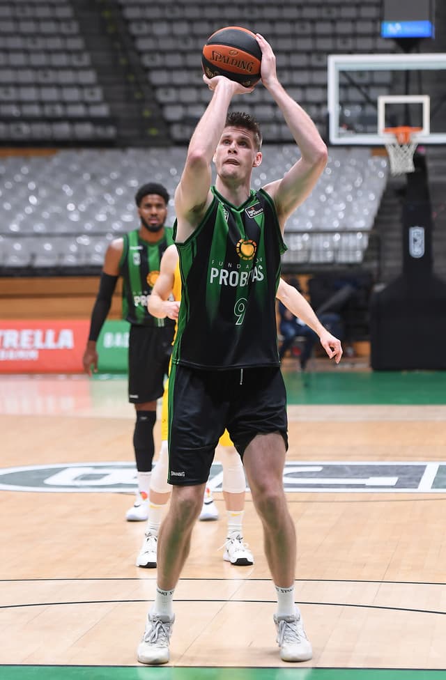 Conor Morgan no sigue en Badalona