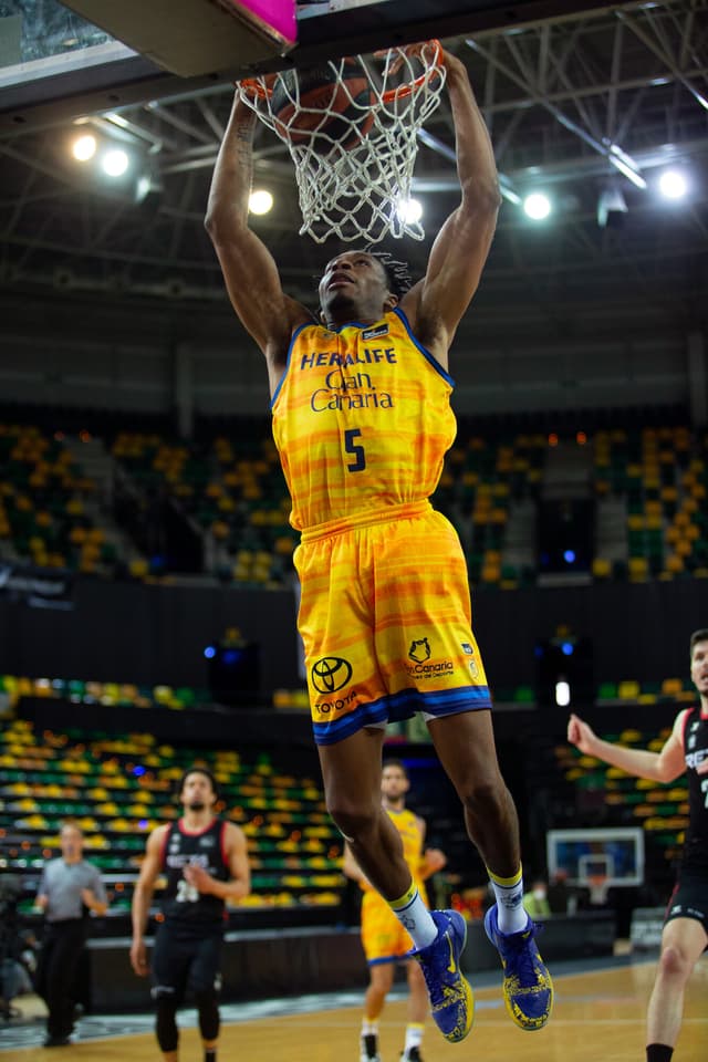 Stan Okoye no seguirá en el Granca