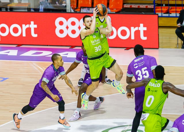 Crónica: Urbas Fuenla.-Coosur Betis