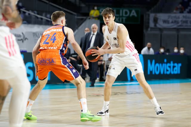 Juan Núñez, 4º más joven