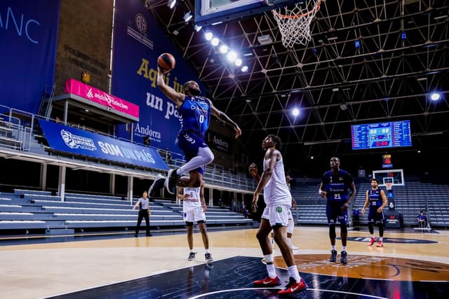 MoraBanc se estrena con triunfo