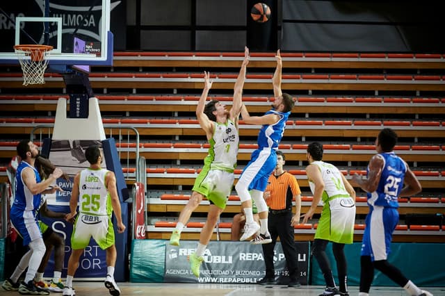 Urbas Fuenla gana su primer partido