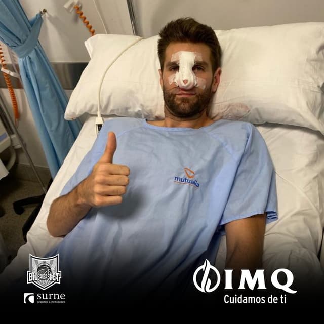 Jeff Withey intervenido con éxito