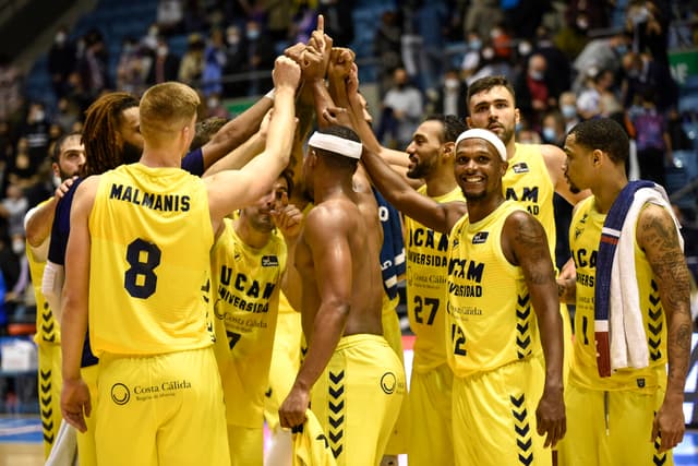 Monbus Obra-UCAM Murcia (70-104)